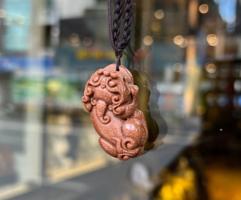 Tỳ Hưu Đá Kim Sa 4 × 2.3 × 1cm