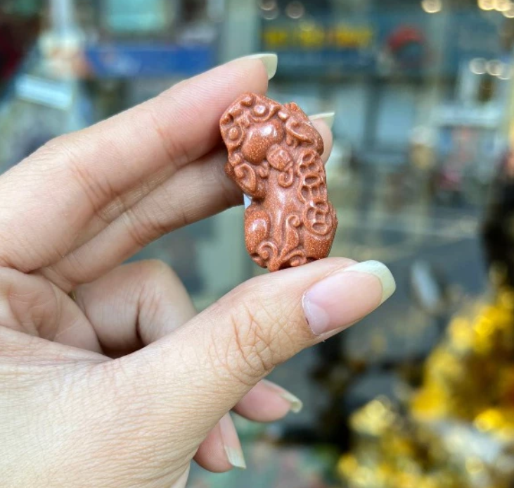 Tỳ Hưu Đá Kim Sa 4 × 2.3 × 1cm - Hình ảnh 3