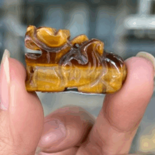 Tỳ Hưu Đá Hoàng Long Dáng Đứng 3.8 × 1 × 3.5cm